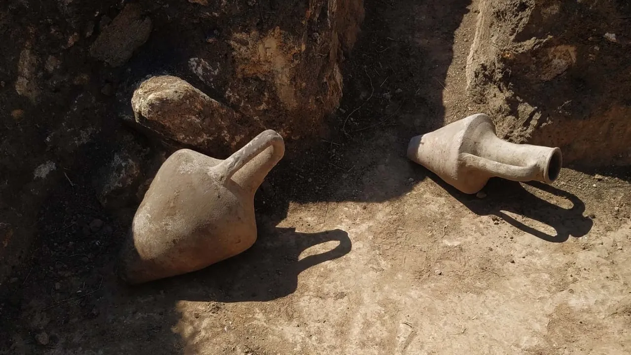 Ukrainian Soldiers Discover Archaeological Treasures While Digging Defenses in Port CityOdessa 