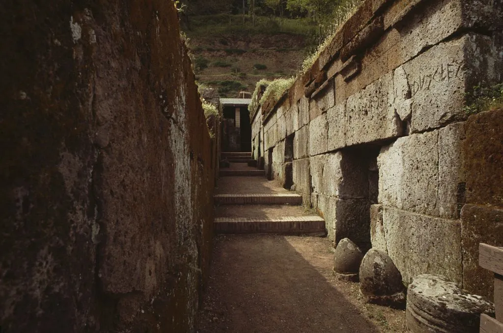 Italian Authorities Bust Illegal Excavation of Etruscan Burial Site