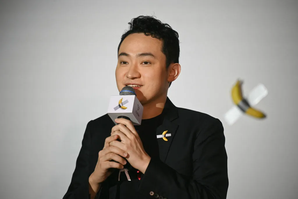 Justin Sun Vows to Buy 100,000 Bananas From Vendor Who Sold 25-Cent Banana Used for $6.2 M. ‘Comedian’